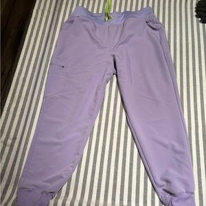 Women’s Figs XL scrub set in Lavender Dew